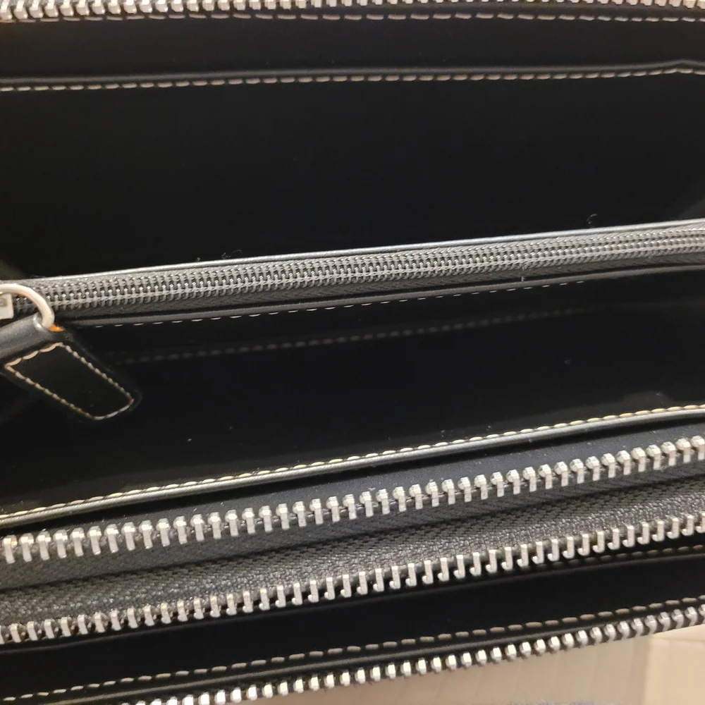 Isaac Mizrahi Black and White Patterned Wallet Wristlet - Picture 11 of 12